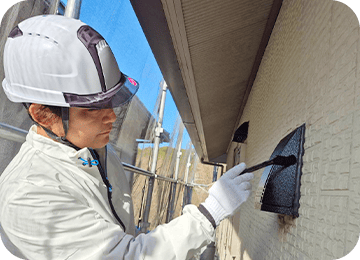 下地処理こそが塗装の命。見えない工程に、職人の良心を込めて。