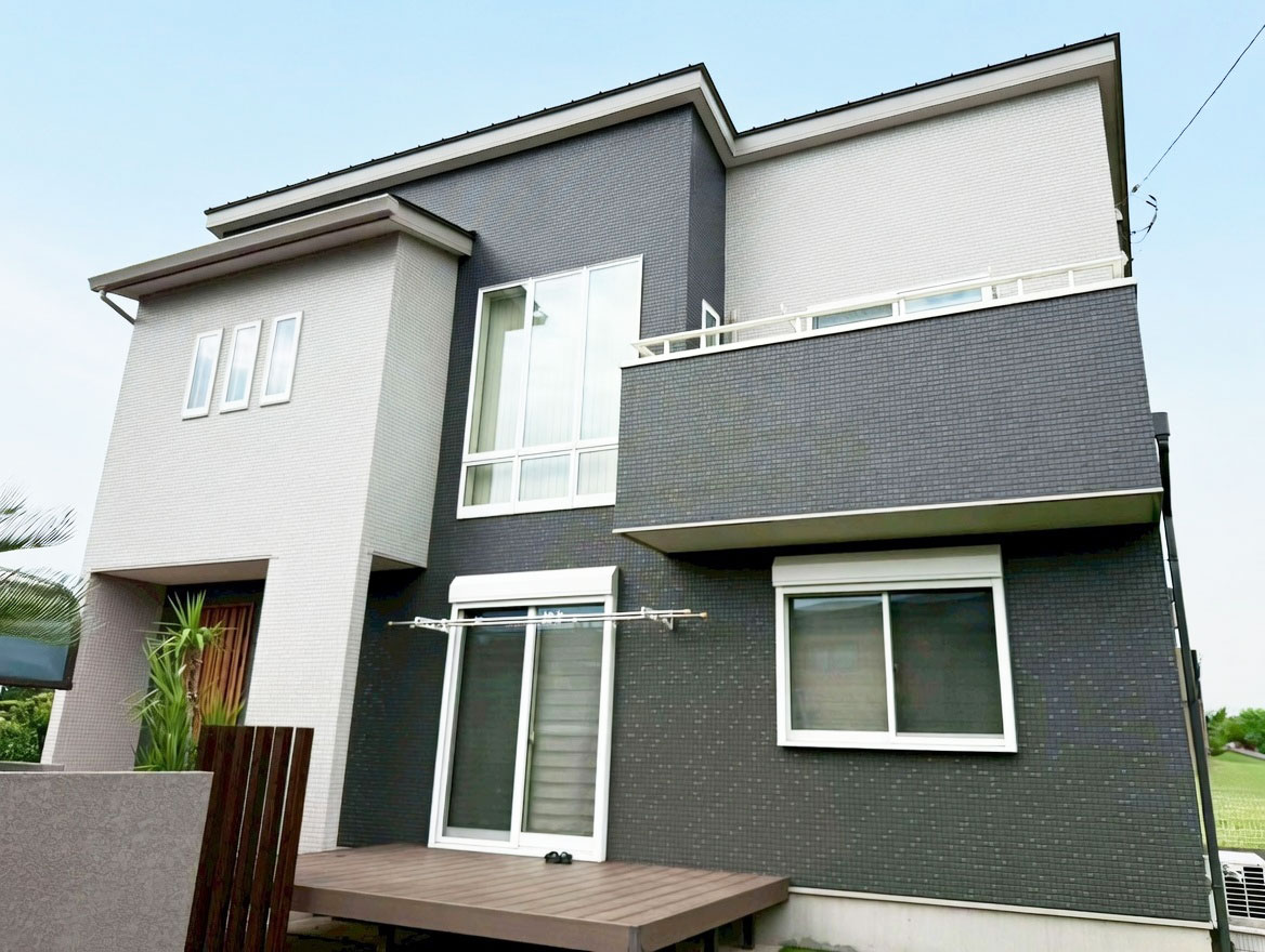 アクセントのある配色で汚れが目立たないスタイリッシュなお家