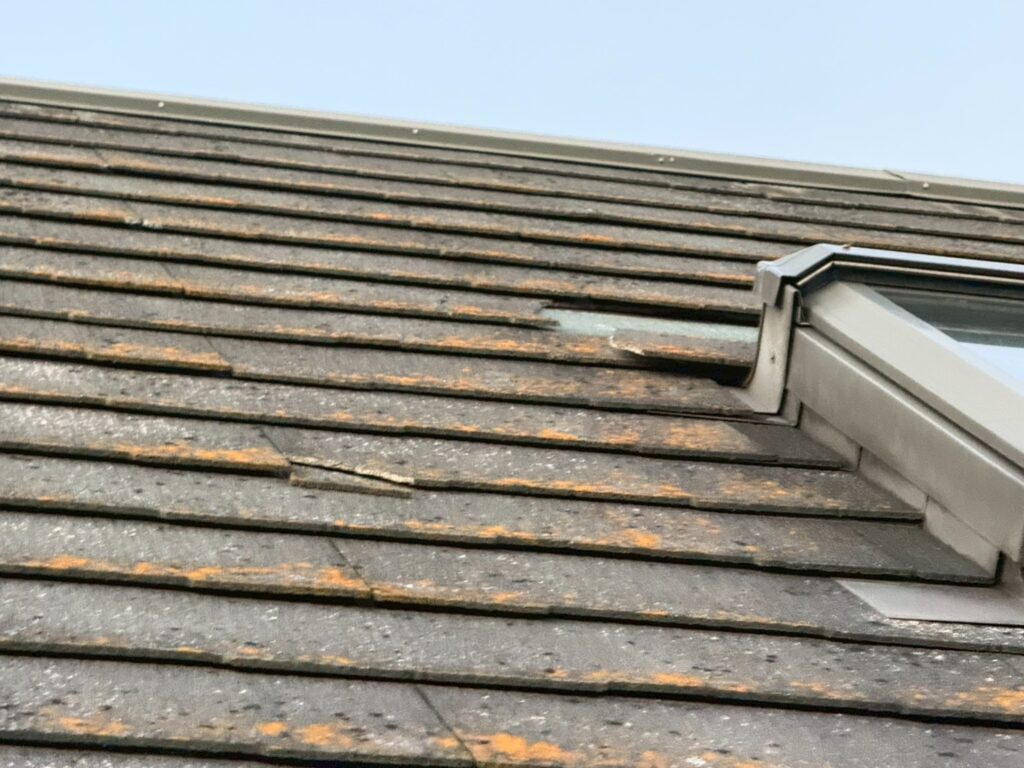 天窓のような開口部は特に雨水が浸入しやすく、このまま劣化を放置するわけにはいきません。